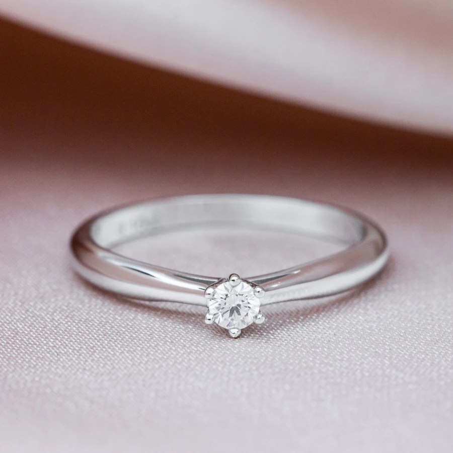 Zaročni prstan z diamanti, diamantni prstan diamon