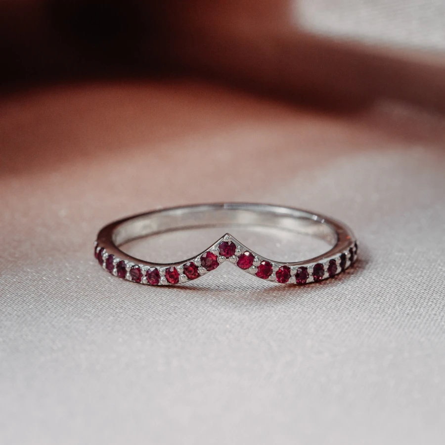 Zlat prstan z rubini, Stacing rings (1)